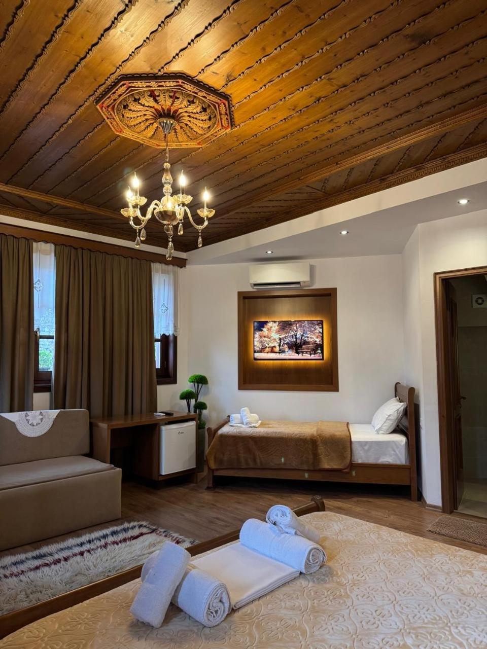 Hotel With Castle View Gjirokastër Exterior foto